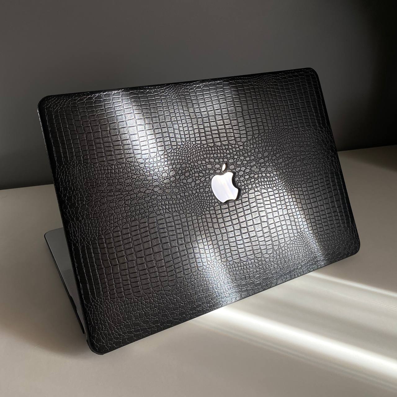 Чохол накладка на MacBook Pro 13  M1/M2/M3 ШКІРЯНИЙ (Чорний глянець)