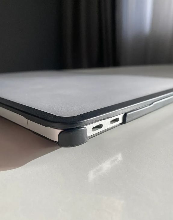 Пластикова накладка c силіконовим бампером для Macbook Pro 16" A2485, A2780 (Прозрачный + черный бампер)