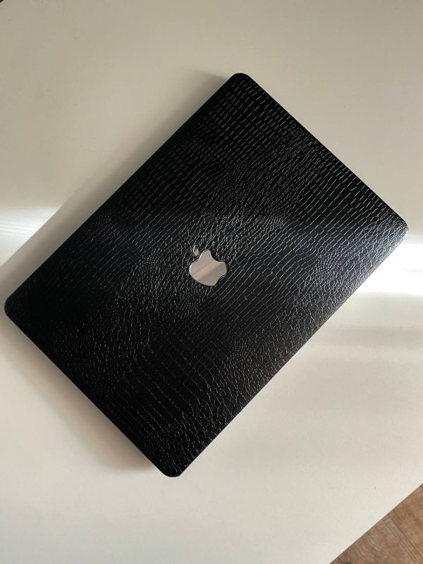 Чохол накладка на MacBook Pro 13  M1/M2/M3 ШКІРЯНИЙ (Чорний глянець)