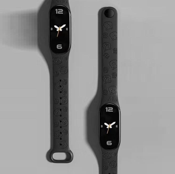 Силіконовий ремінець для Xiaomi Mi Band 8/9 з лазерним гравіюванням "Winnie" (Чорний)