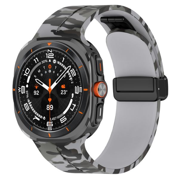 Камуфляжний силіконовий ремінець з магнітною пряжкою для Samsung Galaxy Watch7 Ultra 47 мм (світло-сірий)